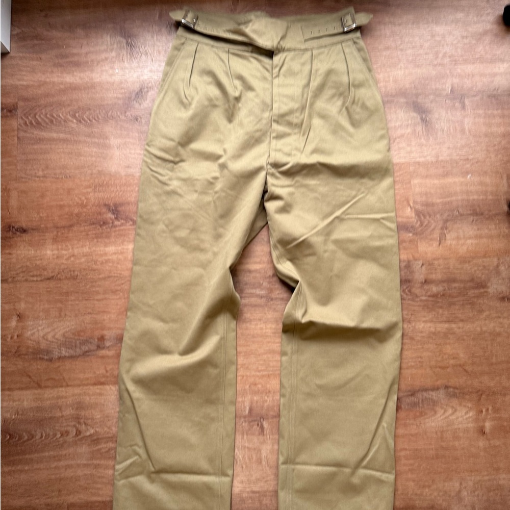 Noah Classic High-Waist Men’s Chino Pants in Khaki